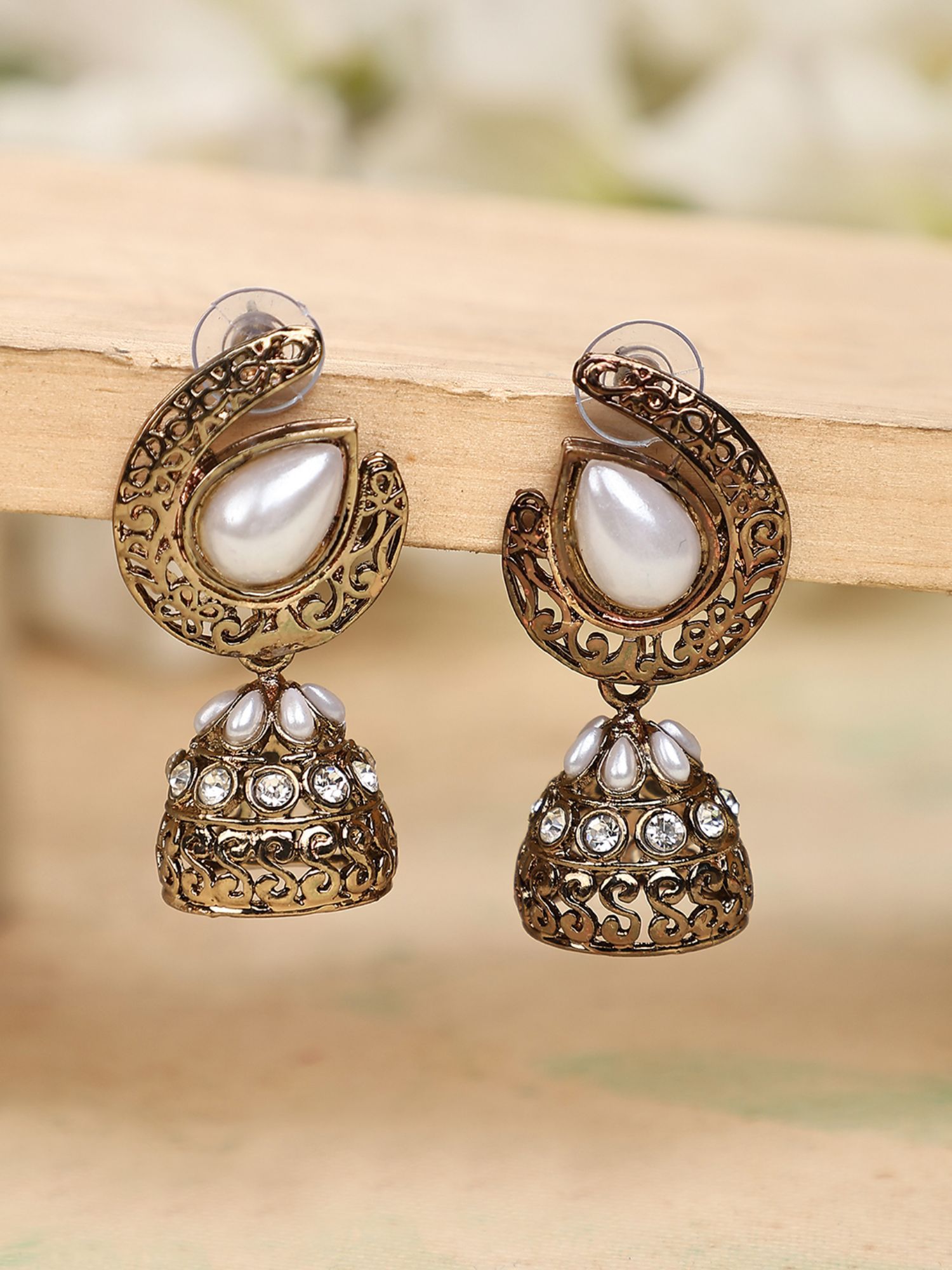 ear-m-41136-wht_1-jpg